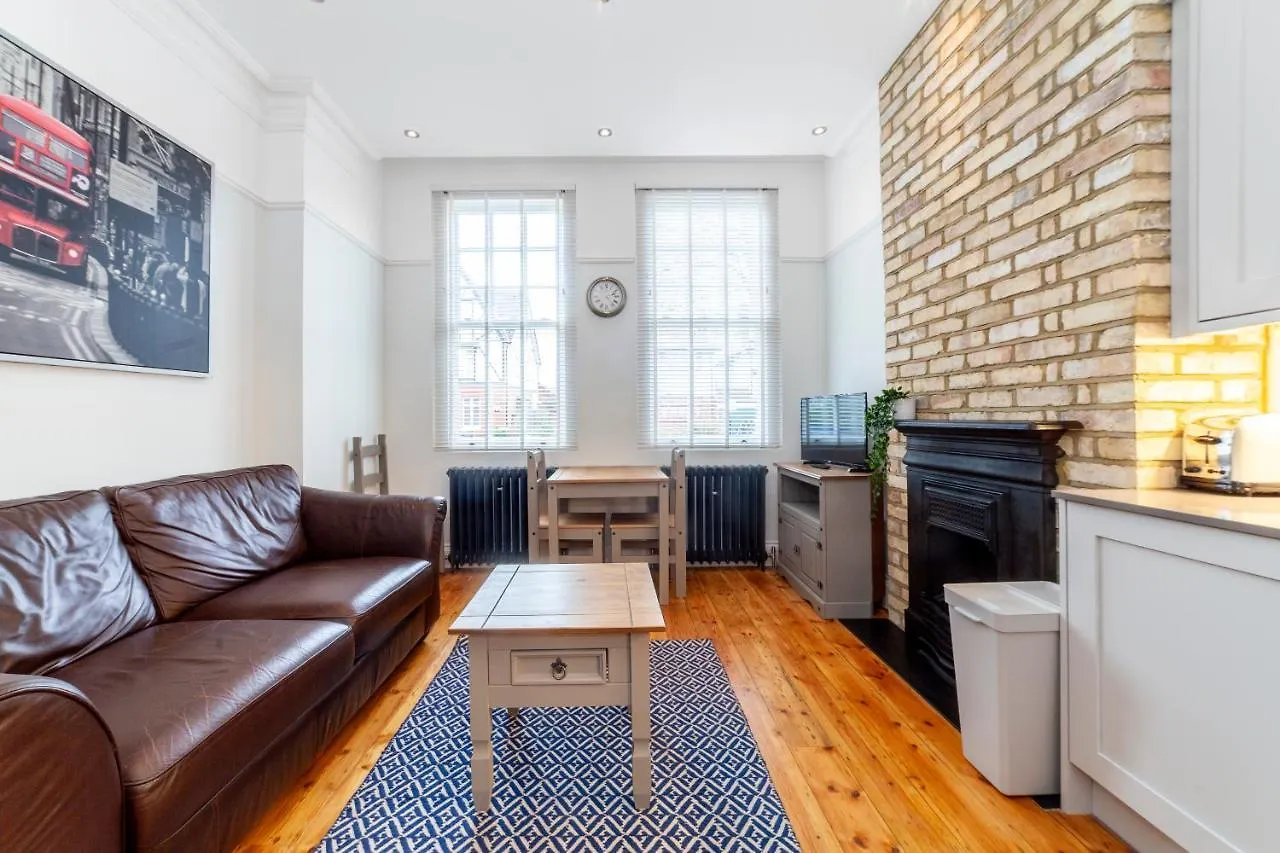 Stylish 1 Bdr Apt Wcommunal Garden, Greenwich contacts