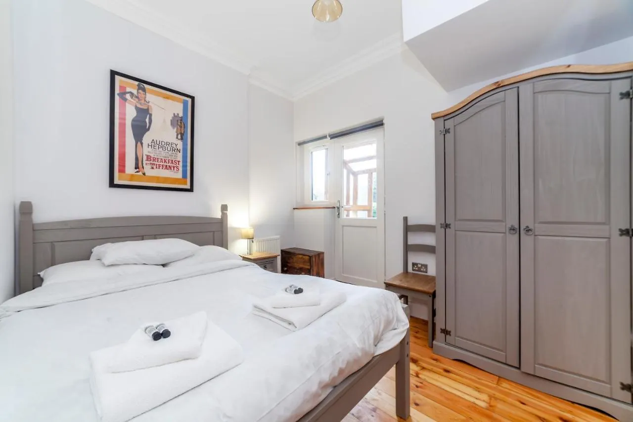 Stylish 1 Bdr Apt Wcommunal Garden, Greenwich London